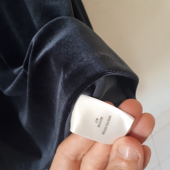 Witchery Blue Velvet Cold Shoulder Blouse Size Small - Picture 12 of 12